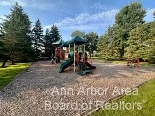 5819 Versailles, Ann Arbor, MI 48103