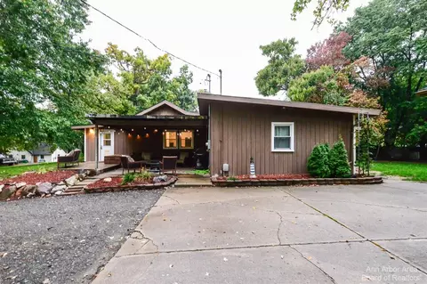 537 Oakdale, Chelsea, MI 48118