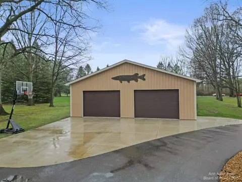 3435 Sesame, Howell, MI 48843 photo 2