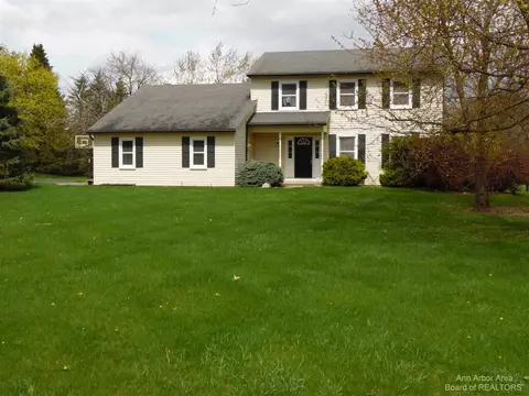 5655 Hearthstone Ct, Ann Arbor, MI 48108