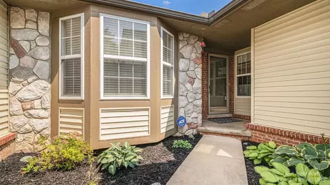 1862 N Kenwyck, Ypsilanti, MI 48198