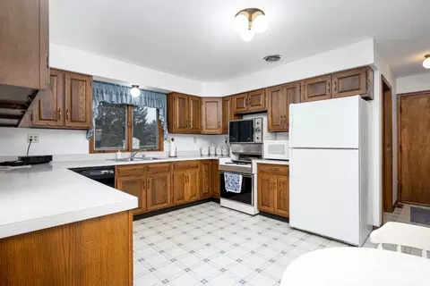 8060 Moon, Saline, MI 48176 photo 5