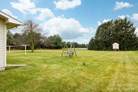 8060 Moon, Saline, MI 48176 photo 2