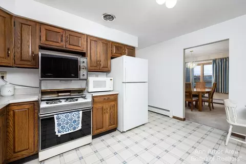 8060 Moon, Saline, MI 48176 photo 6