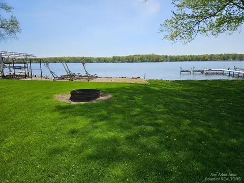 9557 Crestline, Pinckney, MI 48169