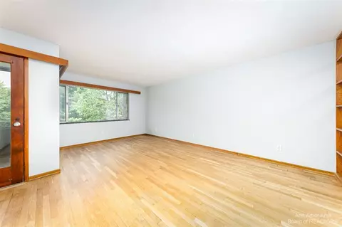 319 State, Adrian, MI 49221 photo 8