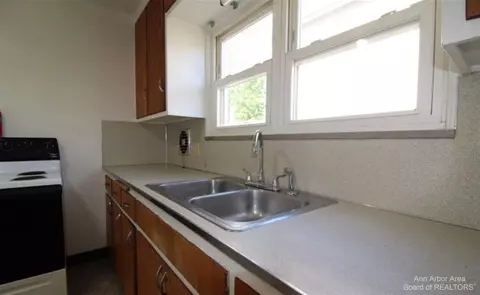 1714 Jackson, Ann Arbor, MI 48103 photo 6