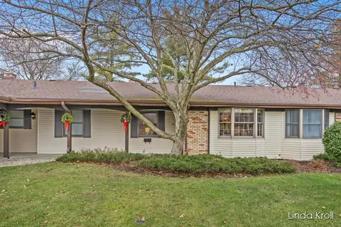 213 Bona Vis #27, Grand Rapids, MI 49504