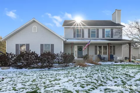 10424 Hunters Crk, Zeeland, MI 49464