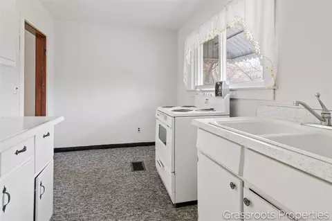 810 S Kalamazoo, Marshall, MI 49068 photo 15