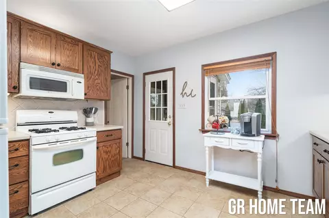 1786 Kinney, Walker, MI 49534 photo 10