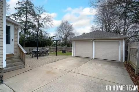 1786 Kinney, Walker, MI 49534 photo 28
