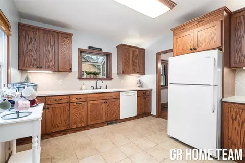 1786 Kinney, Walker, MI 49534 photo 11