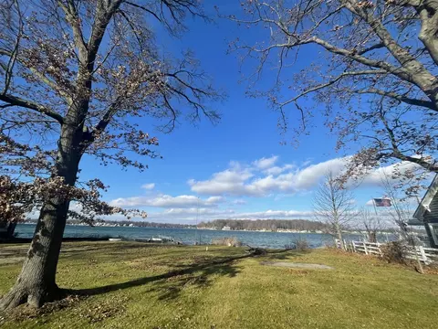 21318 Carlton, Cassopolis, MI 49031