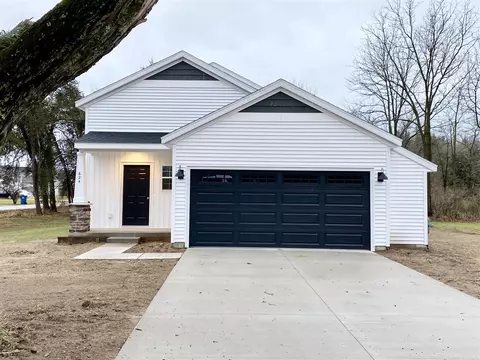 835 Lincoln Lk, Lowell, MI 49331