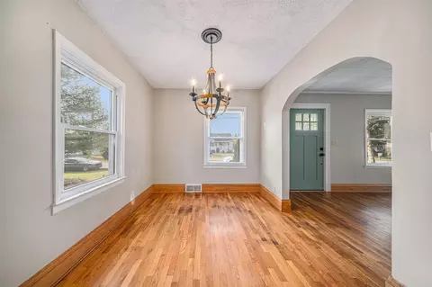 881 Longfellow, Jackson, MI 49202 photo 6