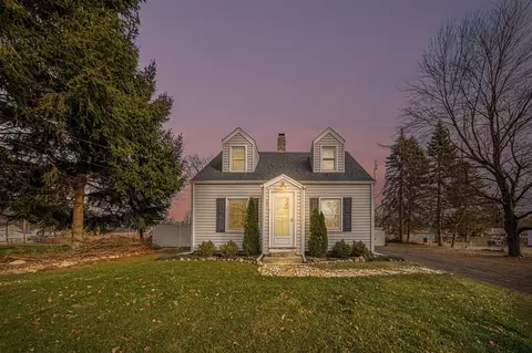 881 Longfellow, Jackson, MI 49202