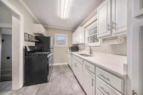 881 Longfellow, Jackson, MI 49202 photo 7