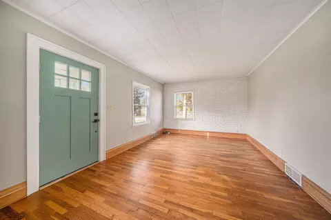 881 Longfellow, Jackson, MI 49202 photo 4