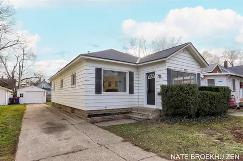 302 W 16th, Holland, MI 49423