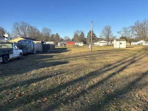 S Metcalf, Edwardsburg, MI 49112
