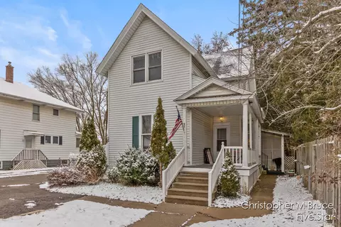 97 S State, Sparta, MI 49345