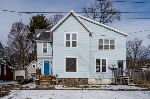 207 E Wayne, Dowagiac, MI 49047