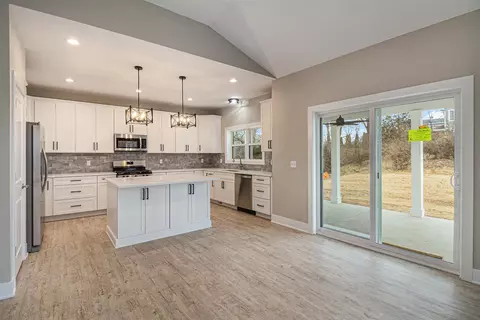 Kitchen - 2933 Clivedon, Howell, MI 48843 photo 5 of 5