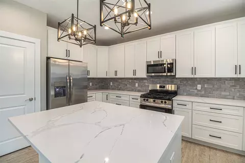 Kitchen - 2933 Clivedon, Howell, MI 48843 photo 2 of 5