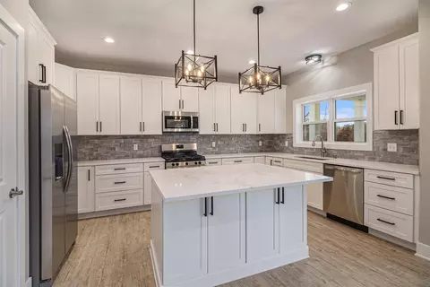 Kitchen - 2933 Clivedon, Howell, MI 48843 photo 3 of 5