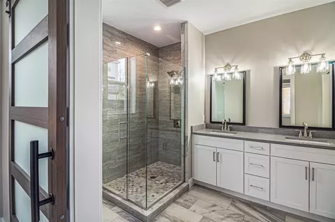 Bath - 2933 Clivedon, Howell, MI 48843 photo 1 of 3