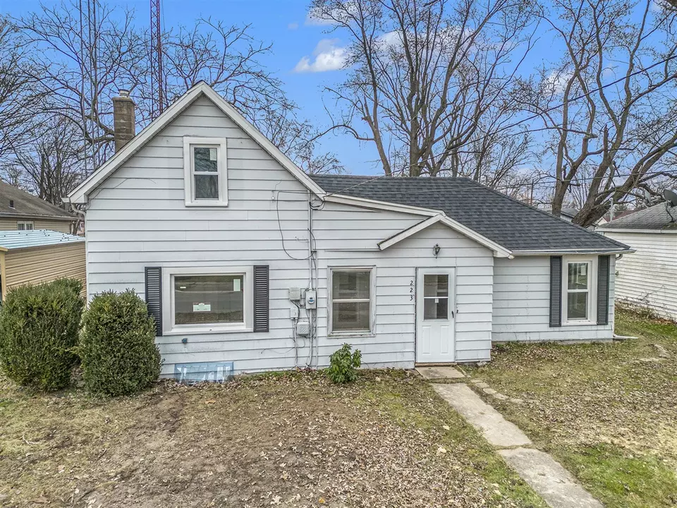 223 S Pleasant, Watervliet, MI 49098 39 Photos Movoto