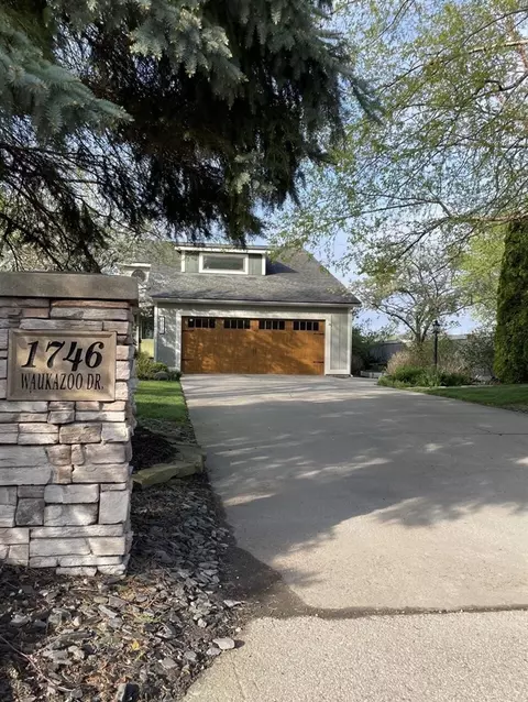1746 Waukazoo, Holland, MI 49424