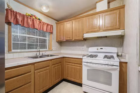 1111 Krum, Three Rivers, MI 49093 photo 2