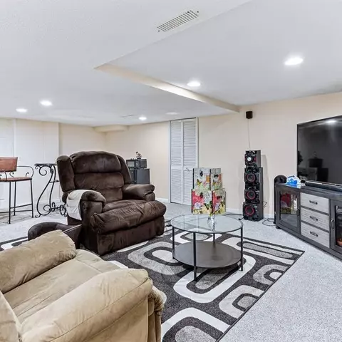 1075 Maya, Troy, MI 48085 photo 29