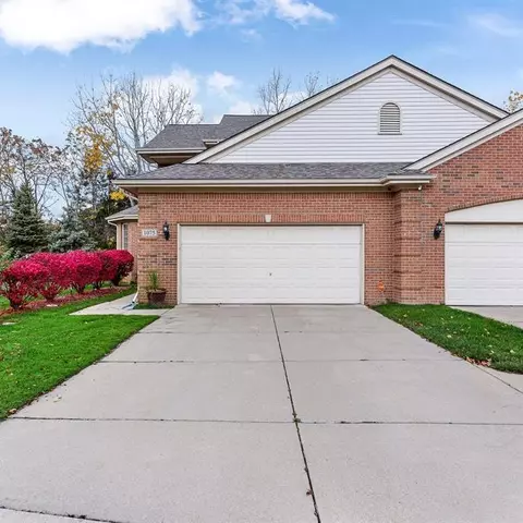 1075 Maya, Troy, MI 48085 photo 2