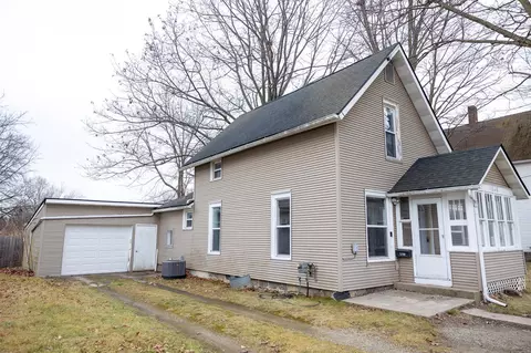 1310 Jordan Lk, Lake Odessa, MI 48849
