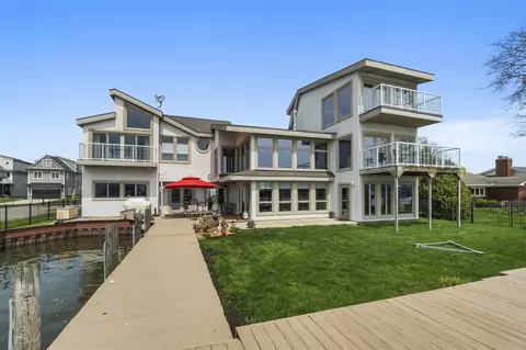 32774 N N Riv, Harrison Township, MI 48045