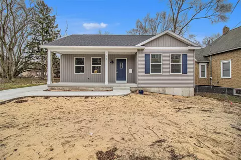 909 Washington, Muskegon, MI 49441