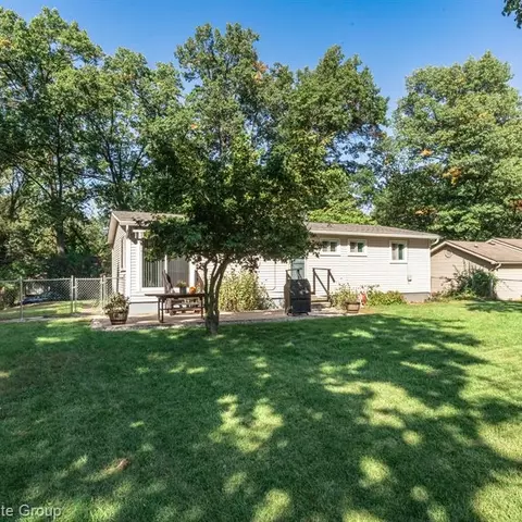 682 Cranbourne, Commerce Twp, MI 48382 photo 12