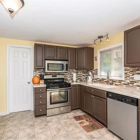 682 Cranbourne, Commerce Twp, MI 48382 photo 33