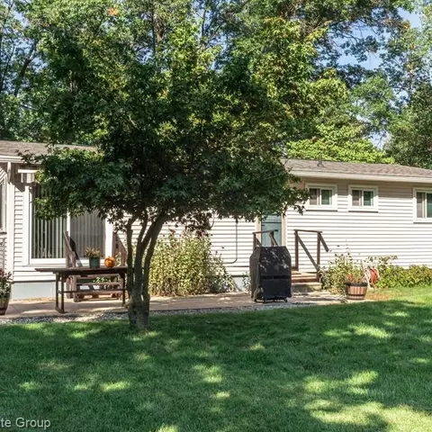 682 Cranbourne, Commerce Twp, MI 48382 photo 6