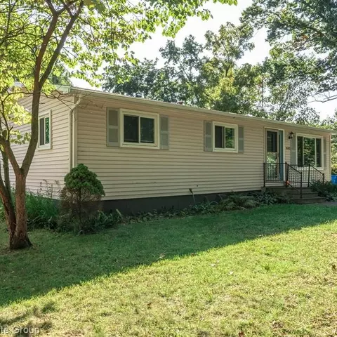 682 Cranbourne, Commerce Twp, MI 48382 photo 7