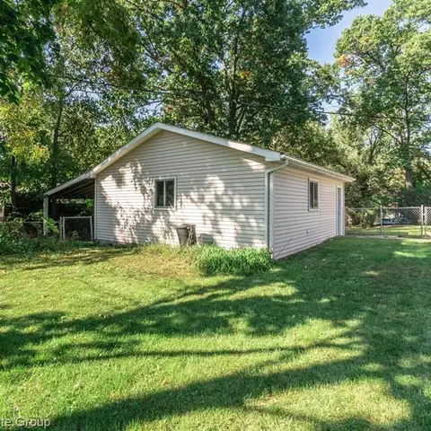 682 Cranbourne, Commerce Twp, MI 48382 photo 11