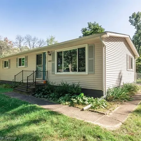 682 Cranbourne, Commerce Twp, MI 48382 photo 3