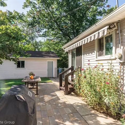 682 Cranbourne, Commerce Twp, MI 48382 photo 17