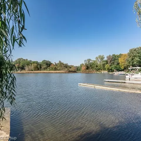 682 Cranbourne, Commerce Twp, MI 48382 photo 21