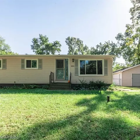 682 Cranbourne, Commerce Twp, MI 48382 photo 8