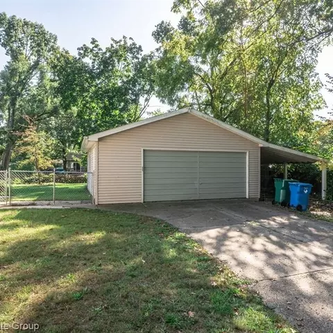 682 Cranbourne, Commerce Twp, MI 48382 photo 9