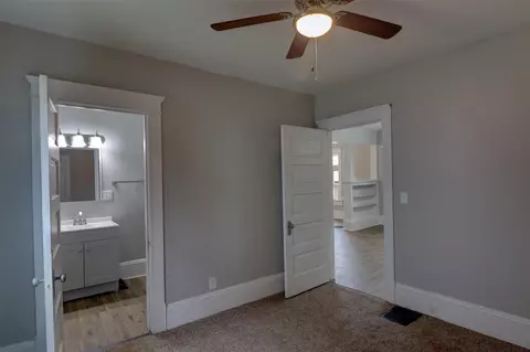 814 Burr, Jackson, MI 49201 photo 29